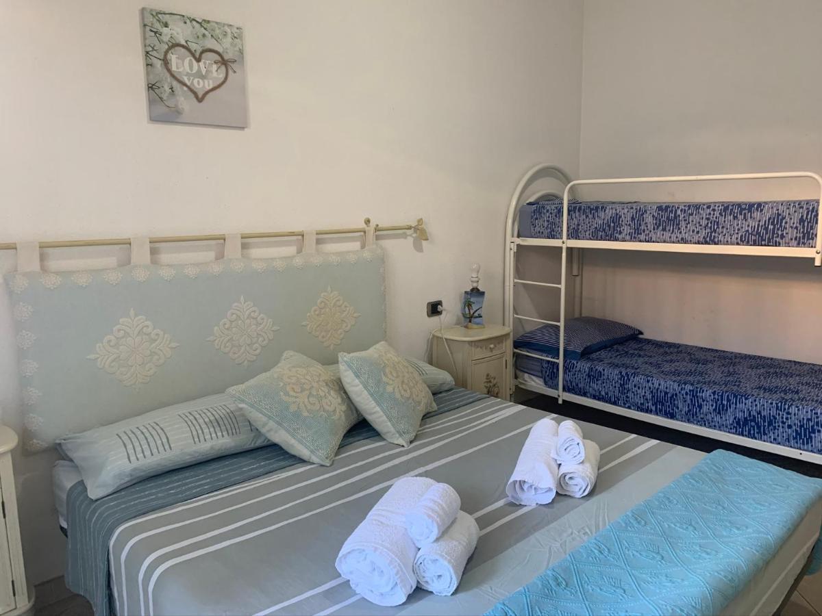 La Casa Azzurra Apartment Ла Мадалена Екстериор снимка