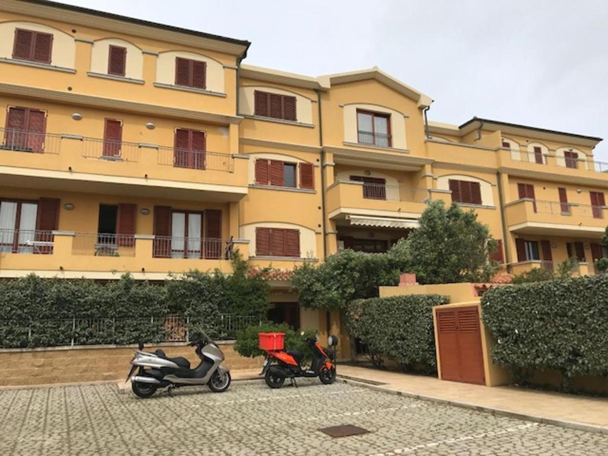 La Casa Azzurra Apartment Ла Мадалена Екстериор снимка