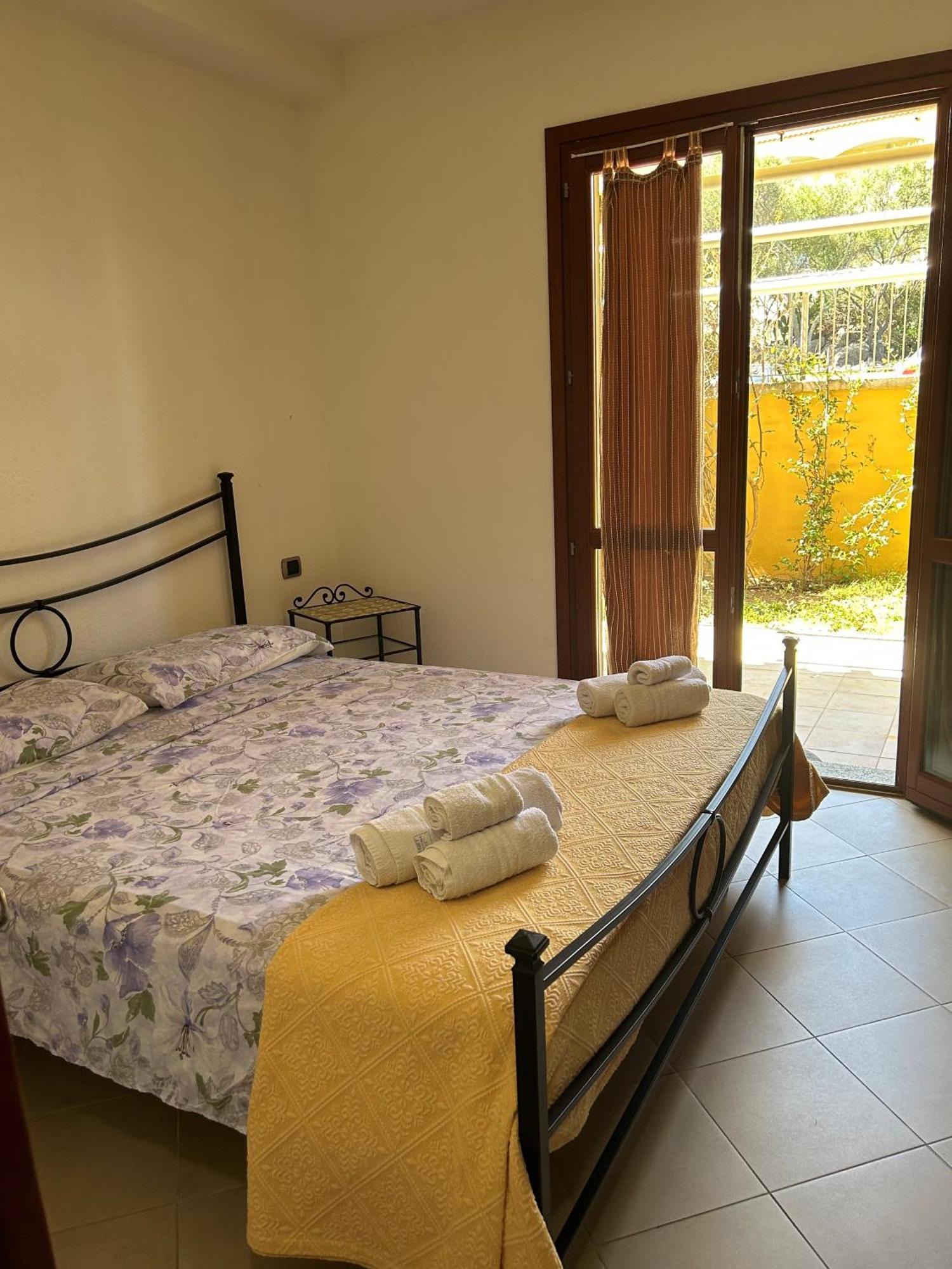 La Casa Azzurra Apartment Ла Мадалена Екстериор снимка